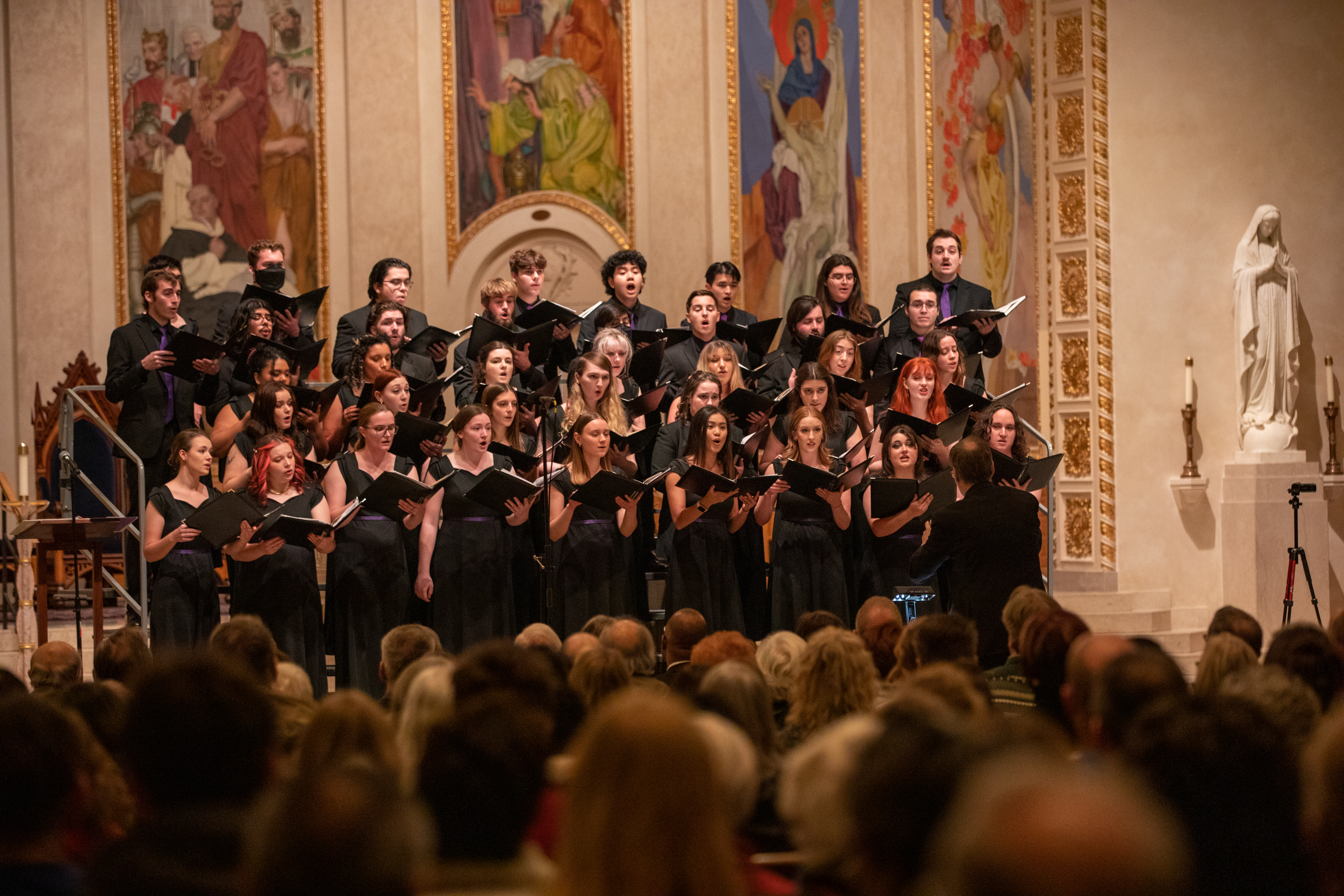 Photo of choir singing in Cathedral. 2022 Advent Concert.